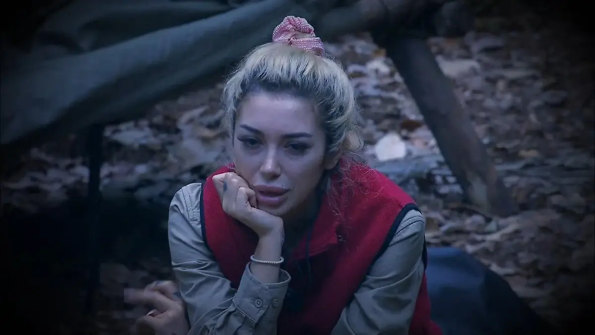 Wie tickt Camp-Küken Ariel? Sie mischt das Dschungelcamp 2026 auf