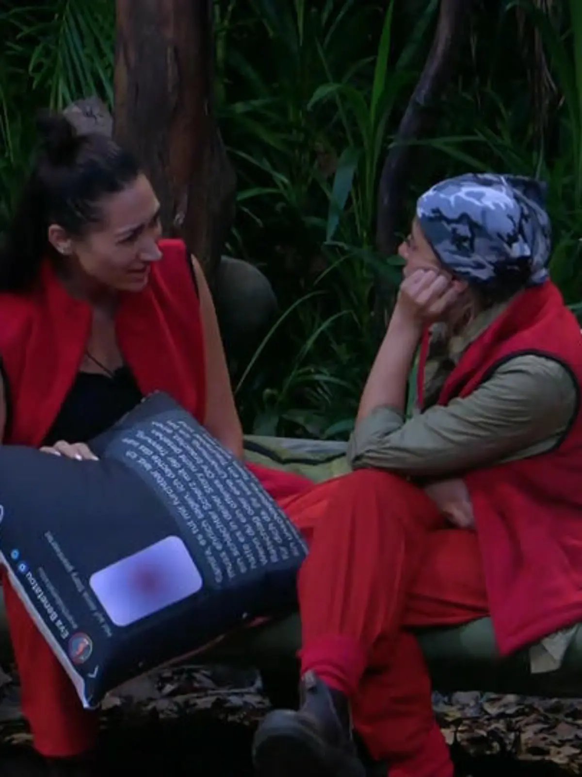 Bild zu: "Die Stimmung kippt: Samira stellt Eva zur Rede"