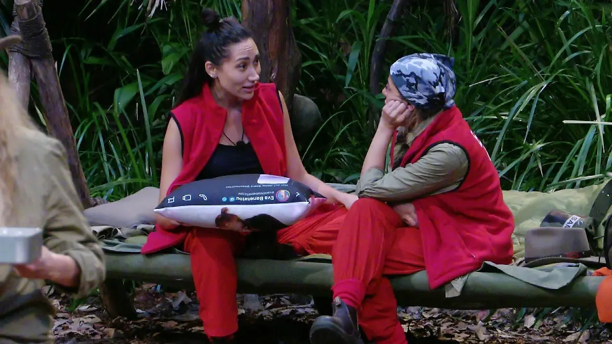 Dschungelcamp-2026-Samira-Yavuz-Mutter-rechnet-mit-Eva-Benetatou-ab