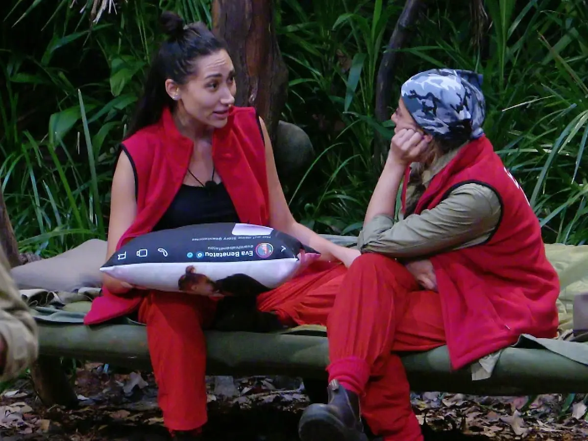 Dschungelcamp 2026: Samira Yavuz' Mutter geht auf Eva Benetatou los - „Kein  Taktgefühl!”