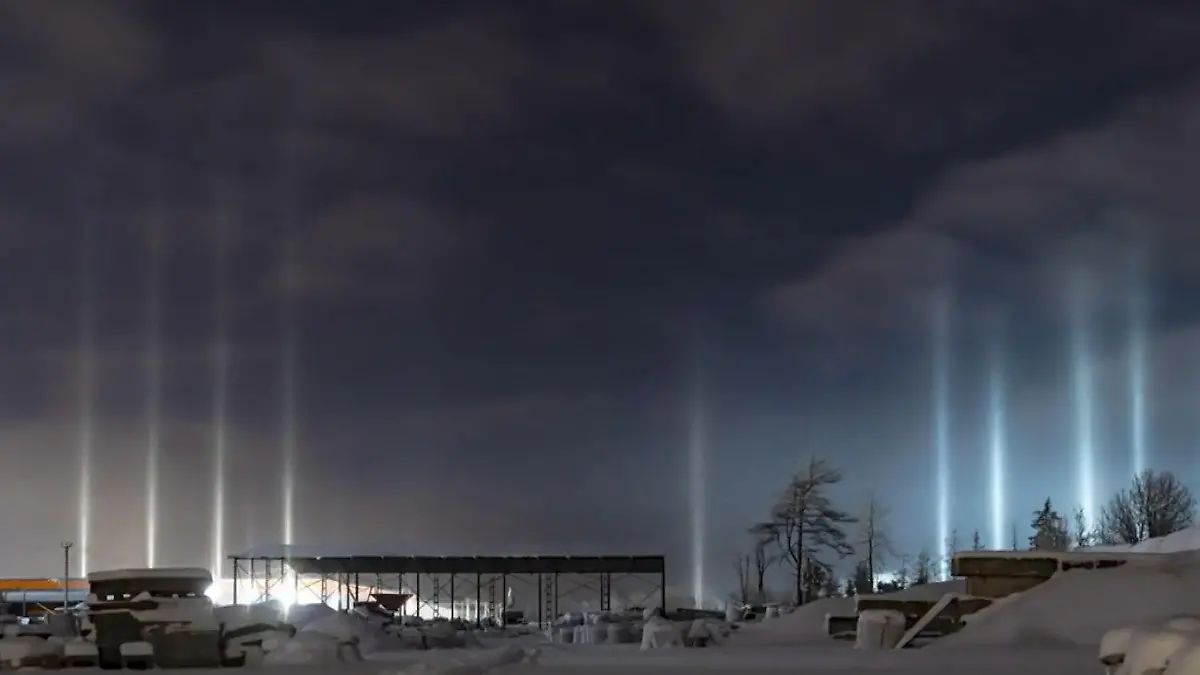 Seltenes Frostphänomen! Plötzlich schießen Lichtsäulen in den Himmel Naturspektakel wegen Eiseskälte
