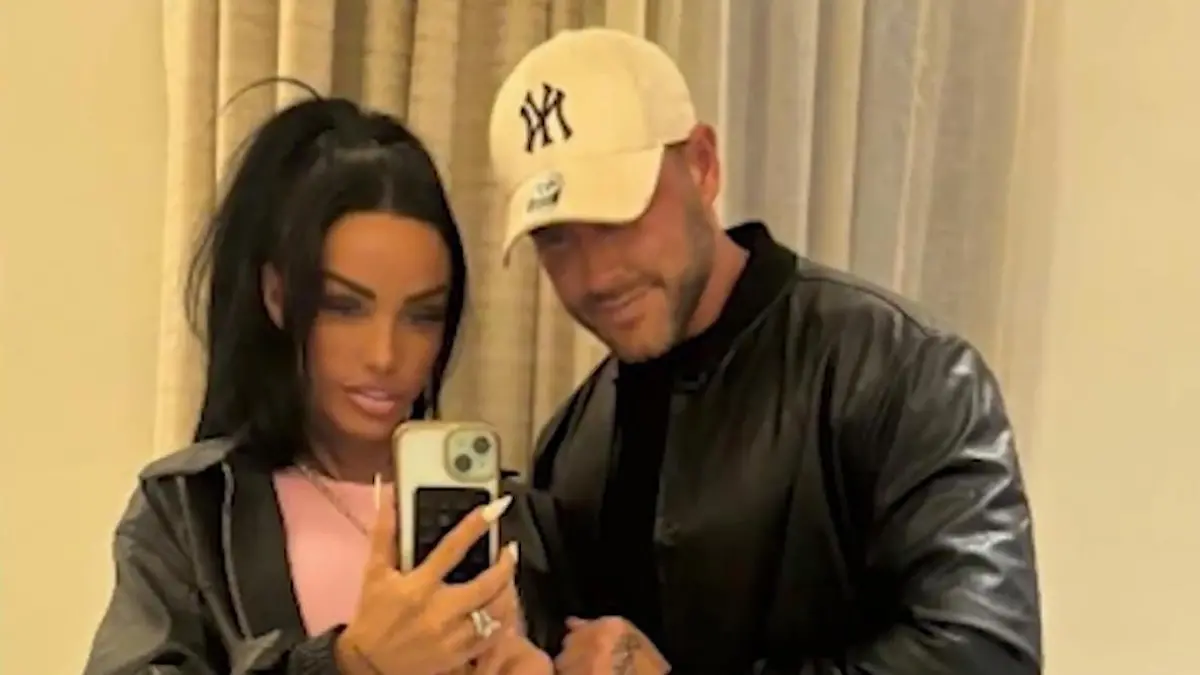 Katie Price schippert in Ehehafen Nummer 4 Eine Woche nach dem ersten Treffen