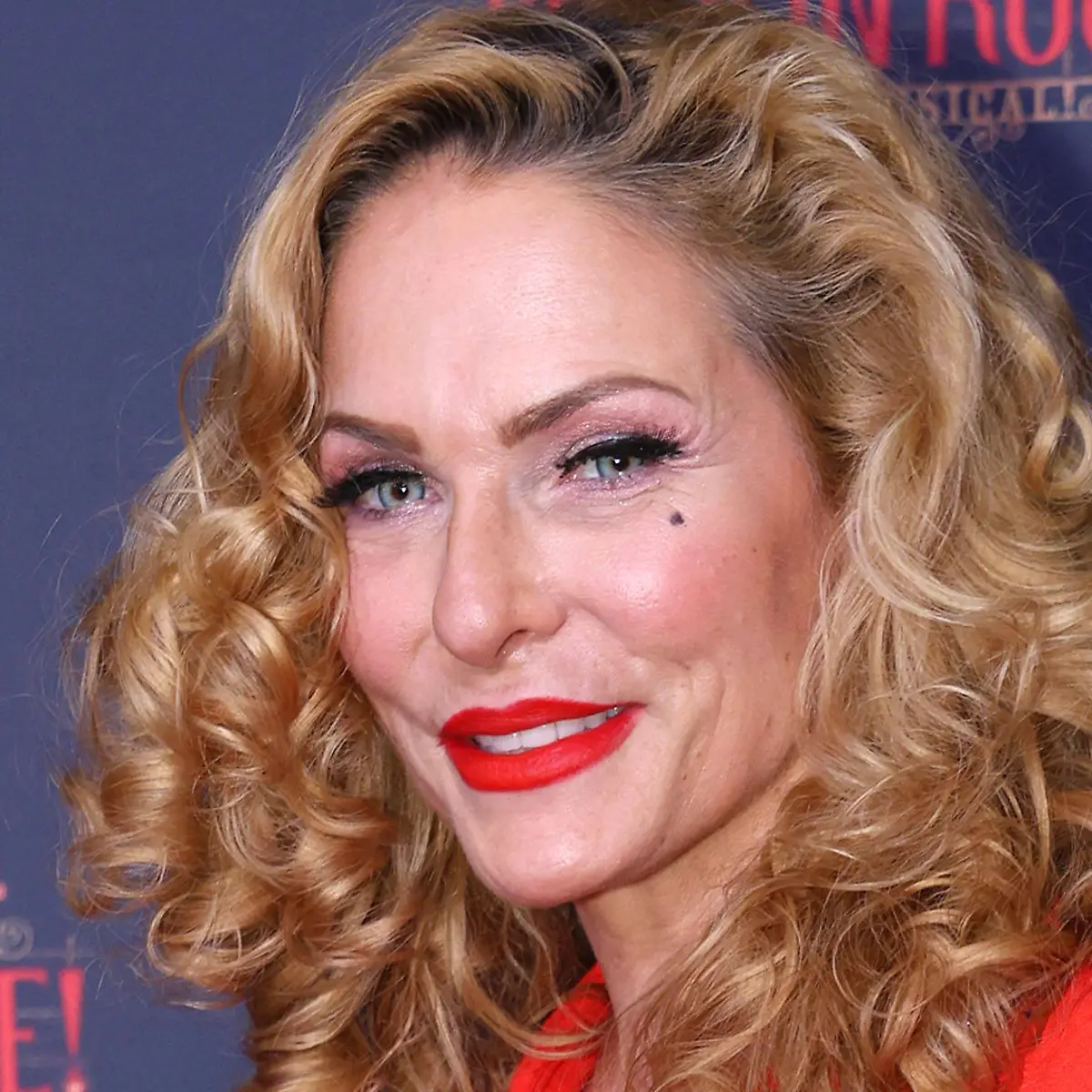 „Moulin Rouge“ Musical feiert Premiere mit neuer Hauptdarstellerin in Koeln