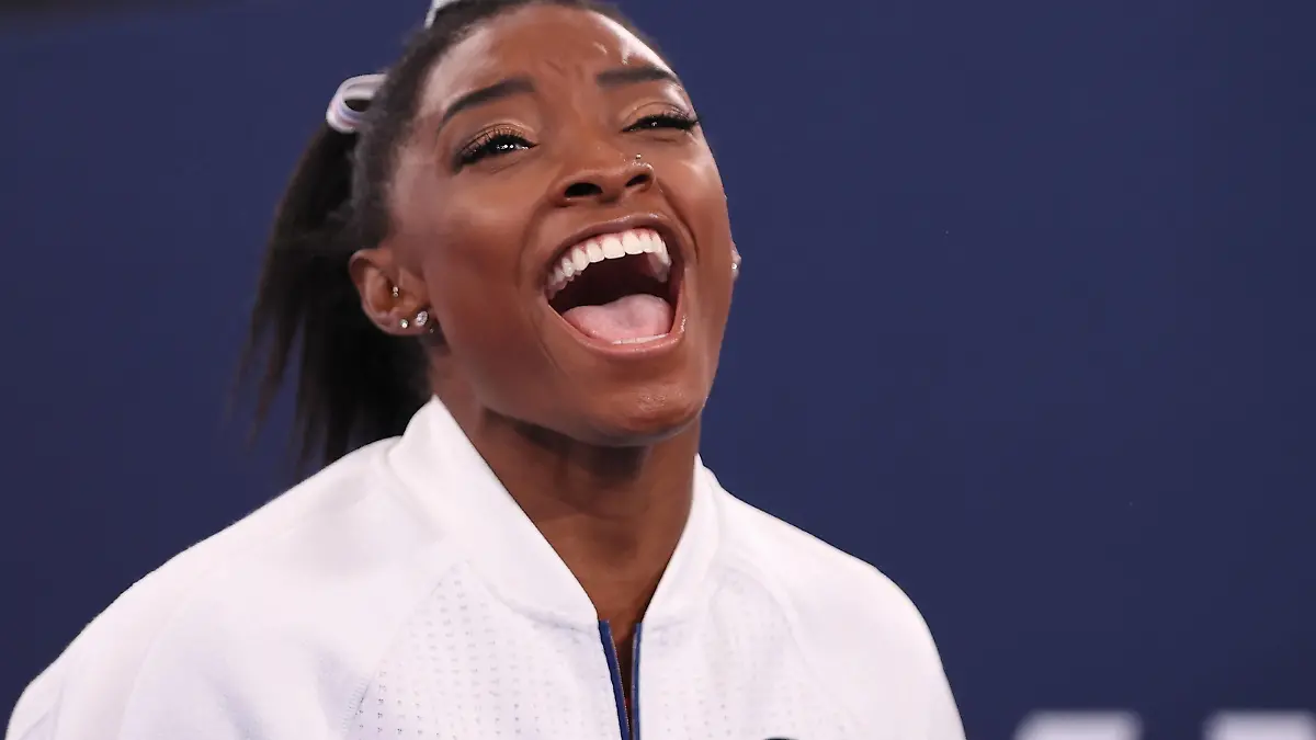 210727 -- TOKYO, July 27, 2021 -- Simone Biles of the United States is seen during the artistic gymnastics women s team final at the Tokyo 2020 Olympic Games, Olympische Spiele, Olympia, OS in Tokyo, Japan, July 27, 2021. TOKYO2020XHTP-JAPAN-TOKYO-OLY-ARTISTIC GYMNASTICS-WOMEN S TEAM-FINAL CaoxCan PUBLICATIONxNOTxINxCHN