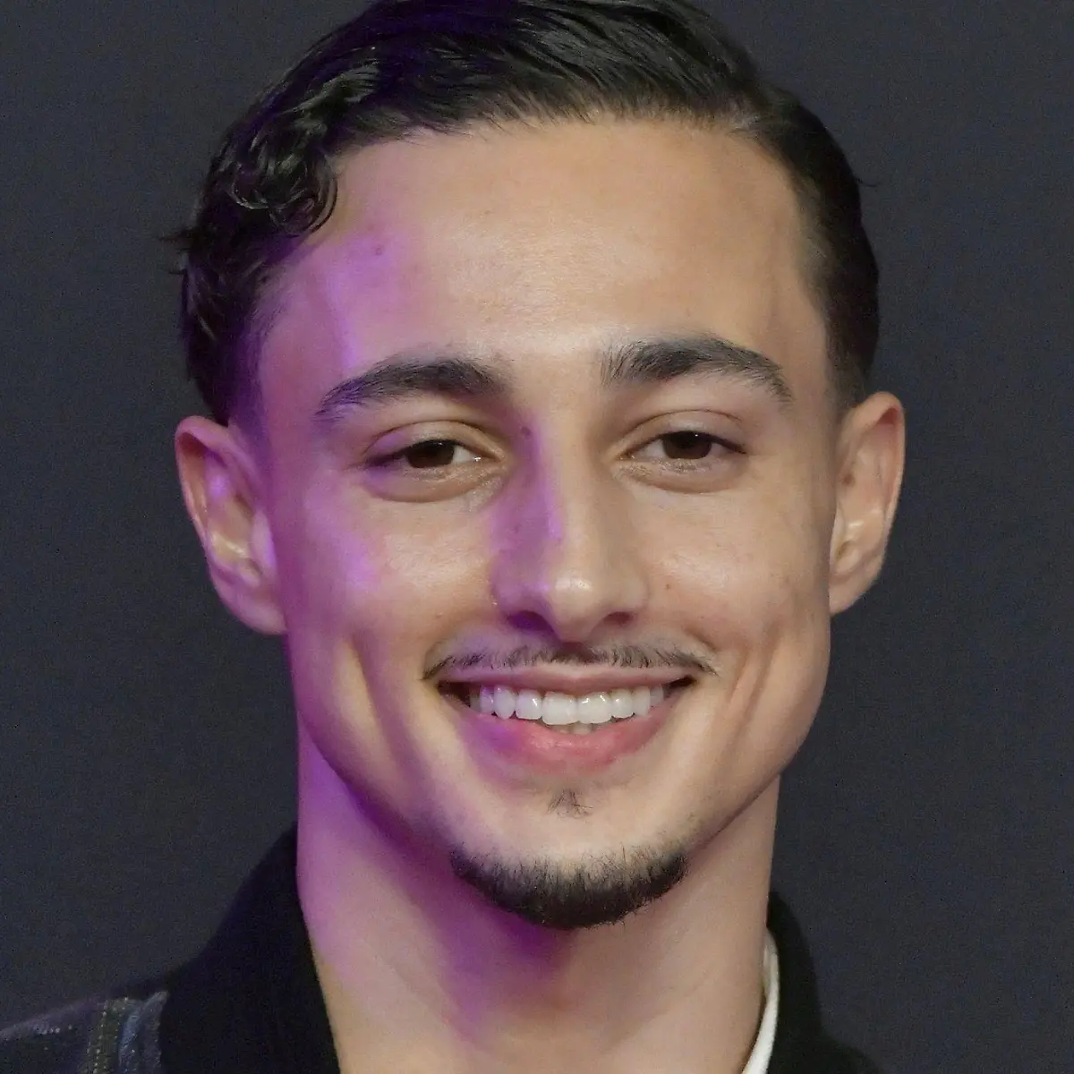 Milano (Sänger) 12/24 thg Milano auf dem Roten Teppich zur Verleihung der 1Live-Krone 2024 im Lokschuppen in Bielefeld a