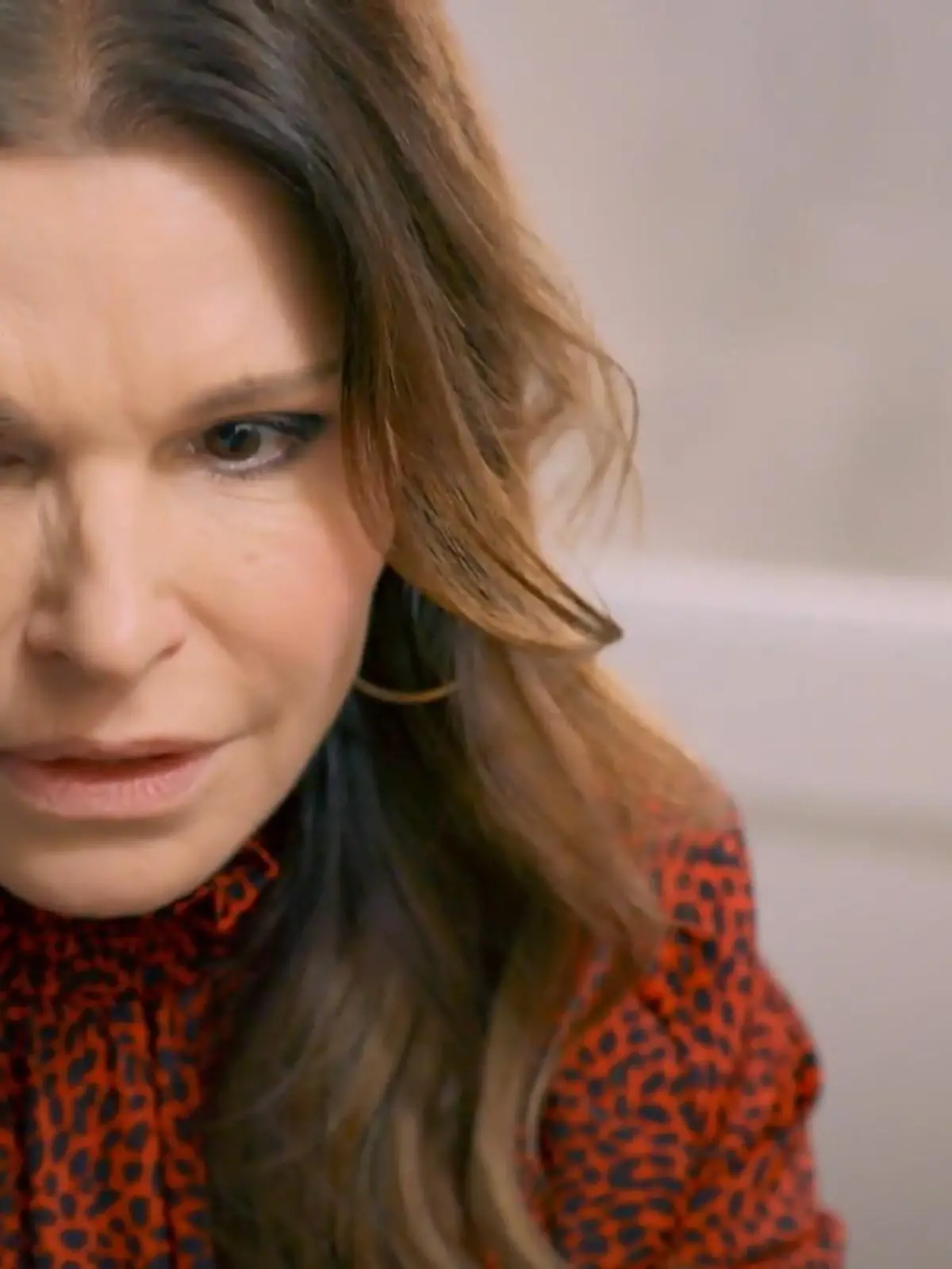 Bild zu: "Britta ist in großer Sorge um ihre Mutter"