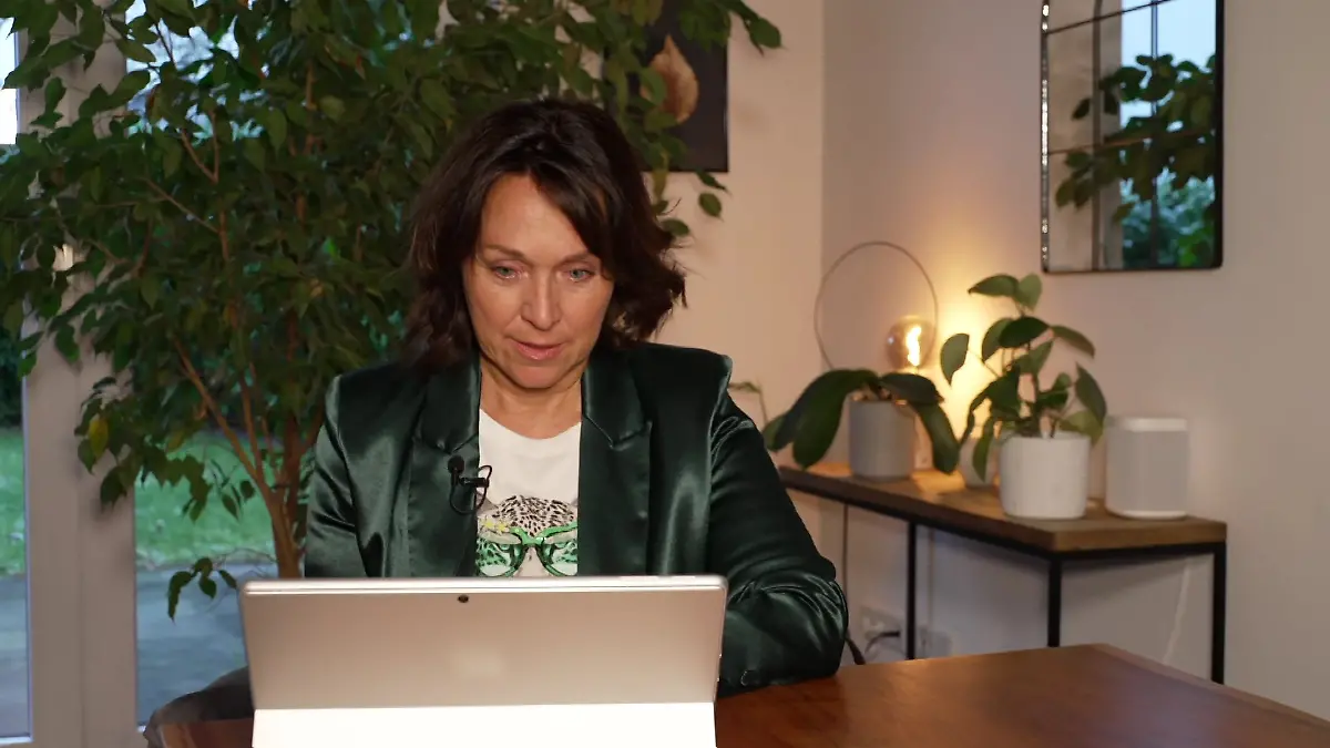 Bei unserem Interview haben wir Ruth Marquardt die Szenen von Samira und Eva gezeigt.