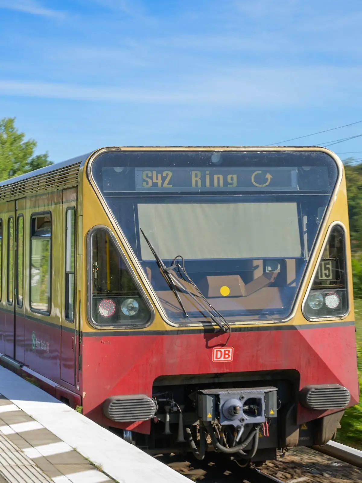 Jugendliche verprügeln Familie in Berliner S-Bahn: 47-Jährige schwer verletzt