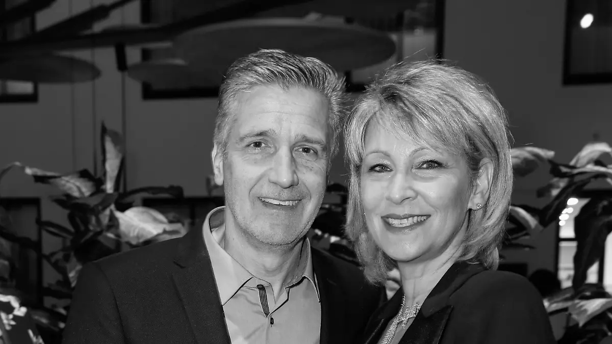 Claudia Jung und Mann Hans Singer kommen zu dem Smago Award 2020 im Hotel MOA auf.