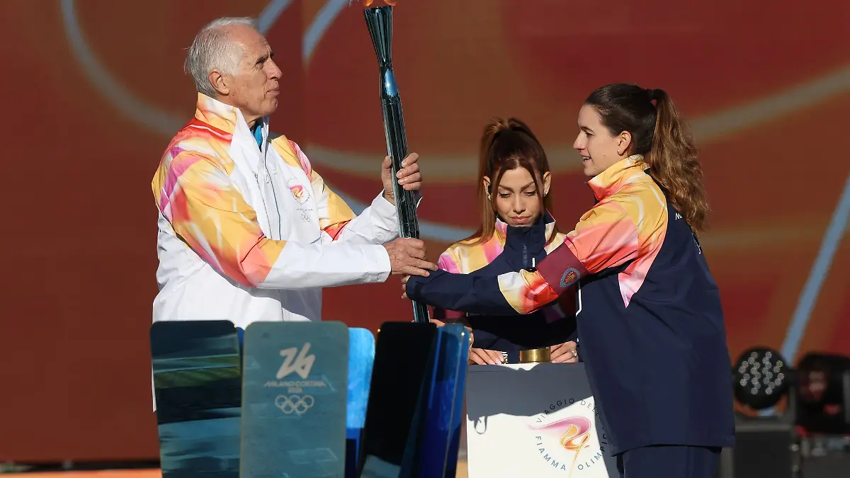 Nach-70-Jahren-Olympisches-Feuer-wieder-in-Cortina