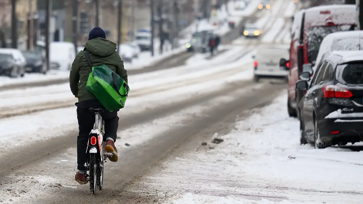 Gl-tte-Alarm-in-Deutschland-Der-Start-in-den-Dienstag-wird-fast-berall-rutschig