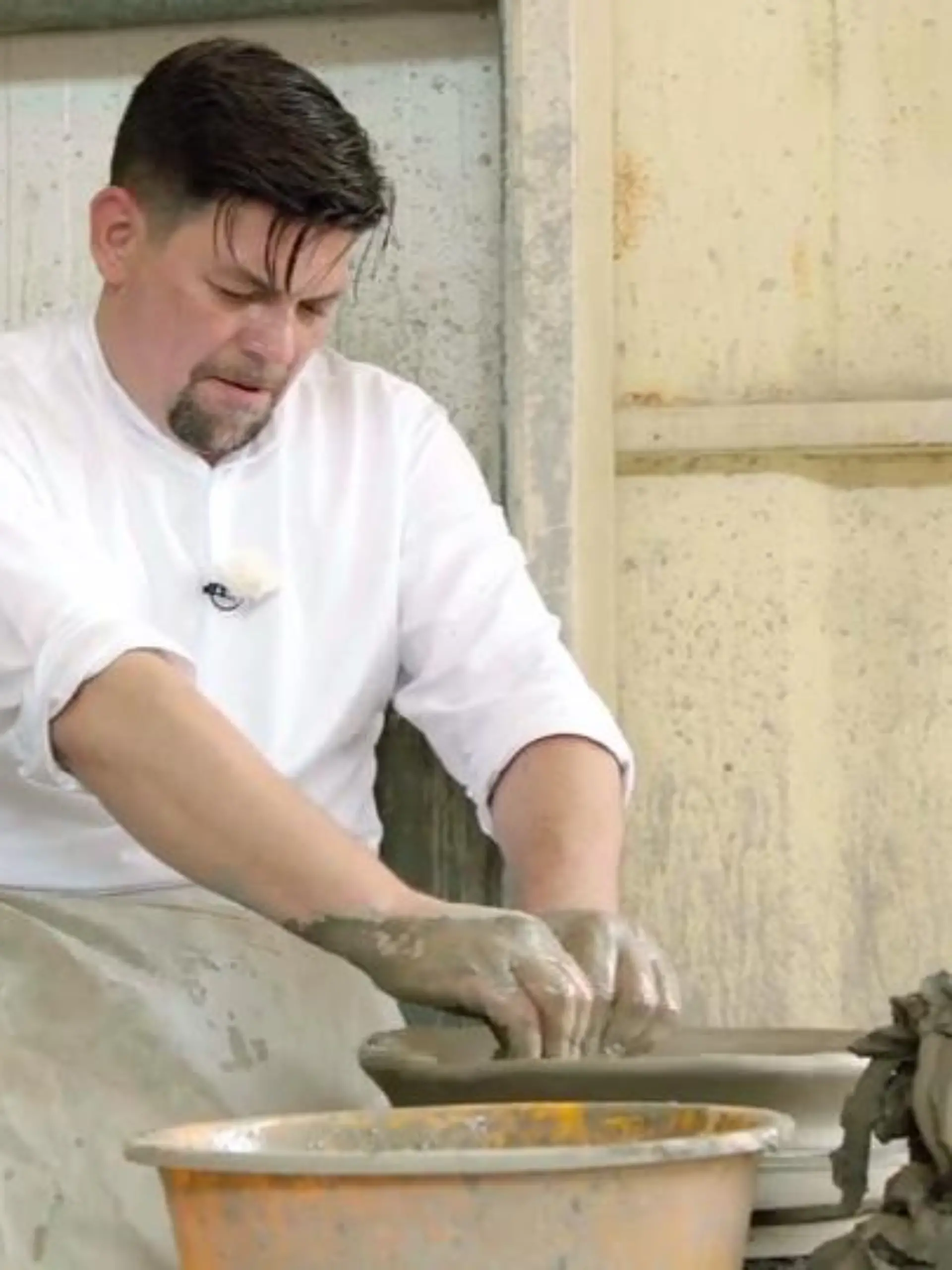 Bild zu: "Tim Mälzer als Töpferexperte"