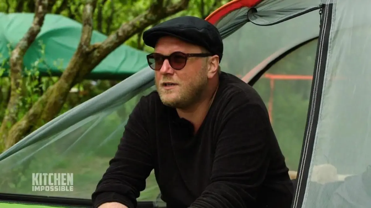 Max Strohe staunt über seine Originalküche Wie auf dem Campingplatz