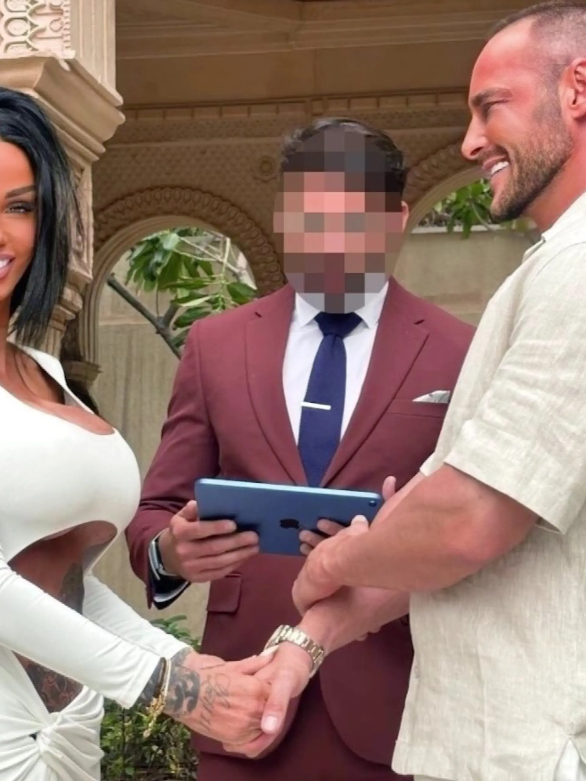 Bild zu: "Katie Price nach Blitzhochzeit im Eheglück – mit einem Hochstapler?!"