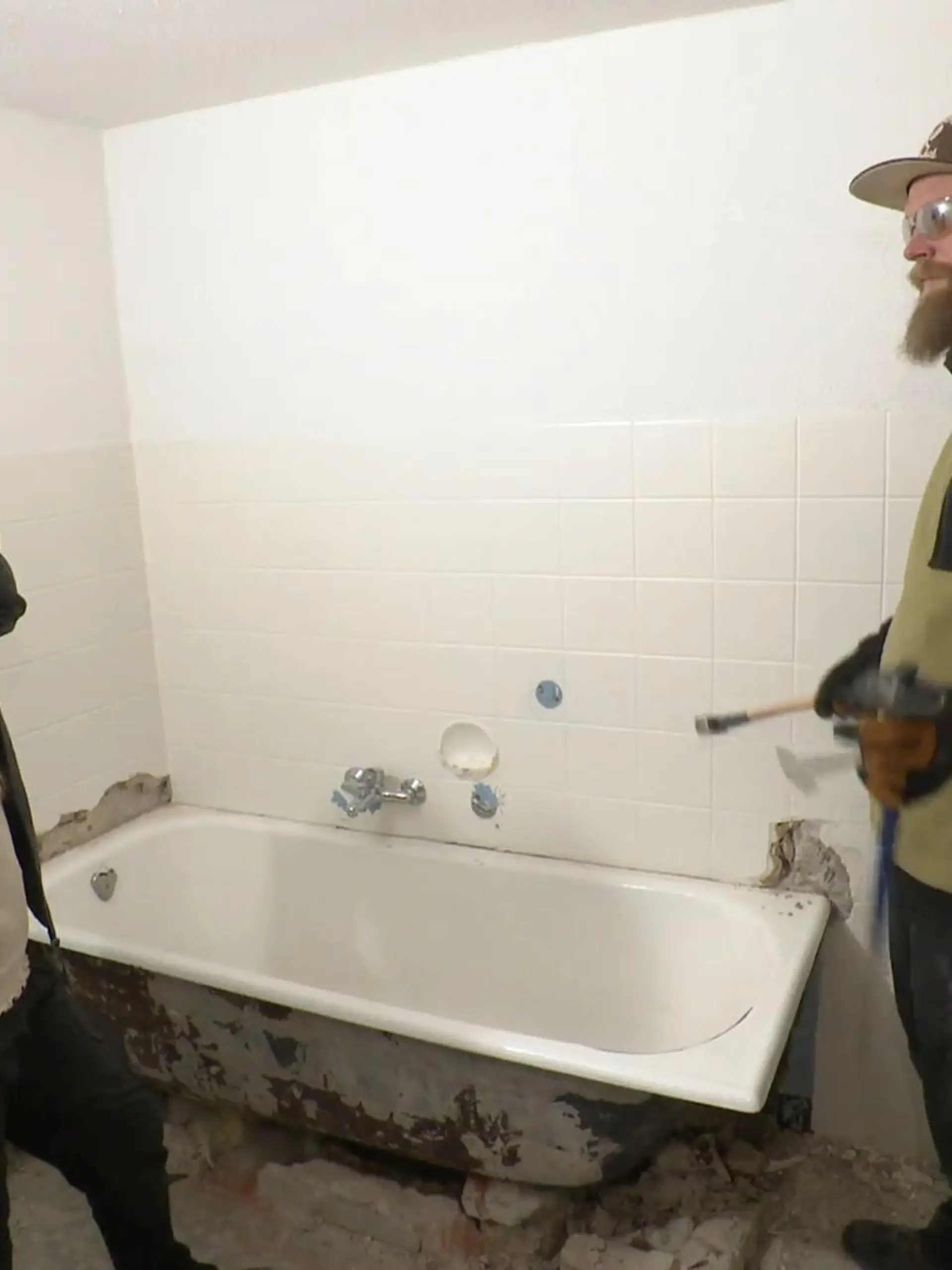 Bild zu: "Kahlschlag im Badezimmer"