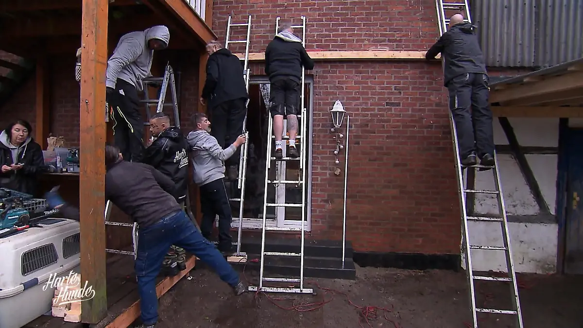 Ralf baut noch einen Unterstand Überraschung für Line