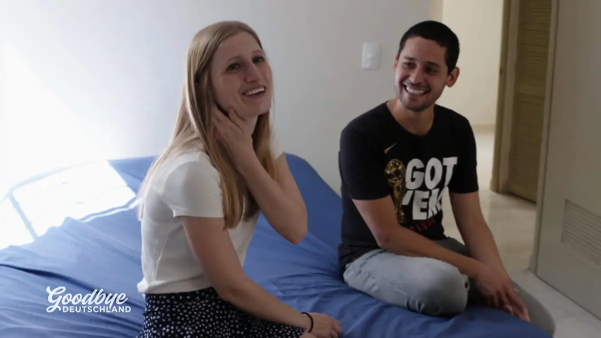 Gitter vor Türen, Fenstern und Stacheln auf den Mauern Das richtige Land für Maria?