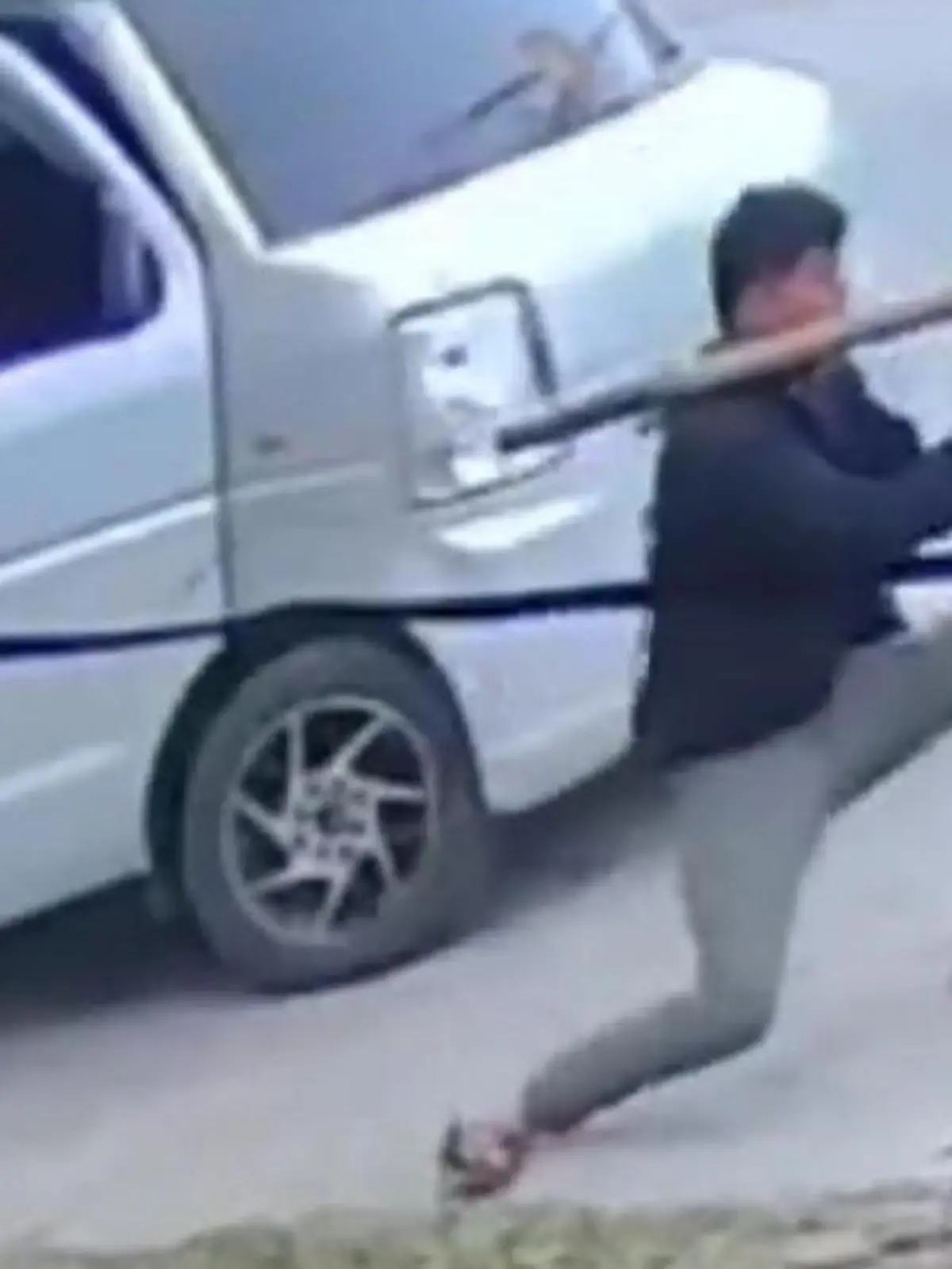 Bild zu: "Bürgermeister mit Raketenwerfer beschossen – DAS rettet ihn!"