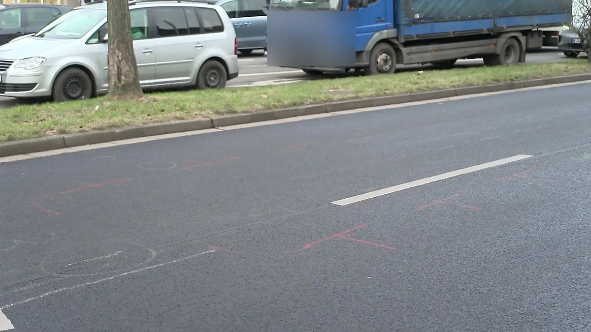 Gelsenkirchen-M-dchen-stirbt-nach-Unfall-mit-Lkw-an-Fu-g-ngerampel