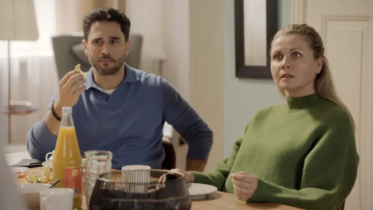 Überraschung! Alicias Mutter taucht in Berlin auf.