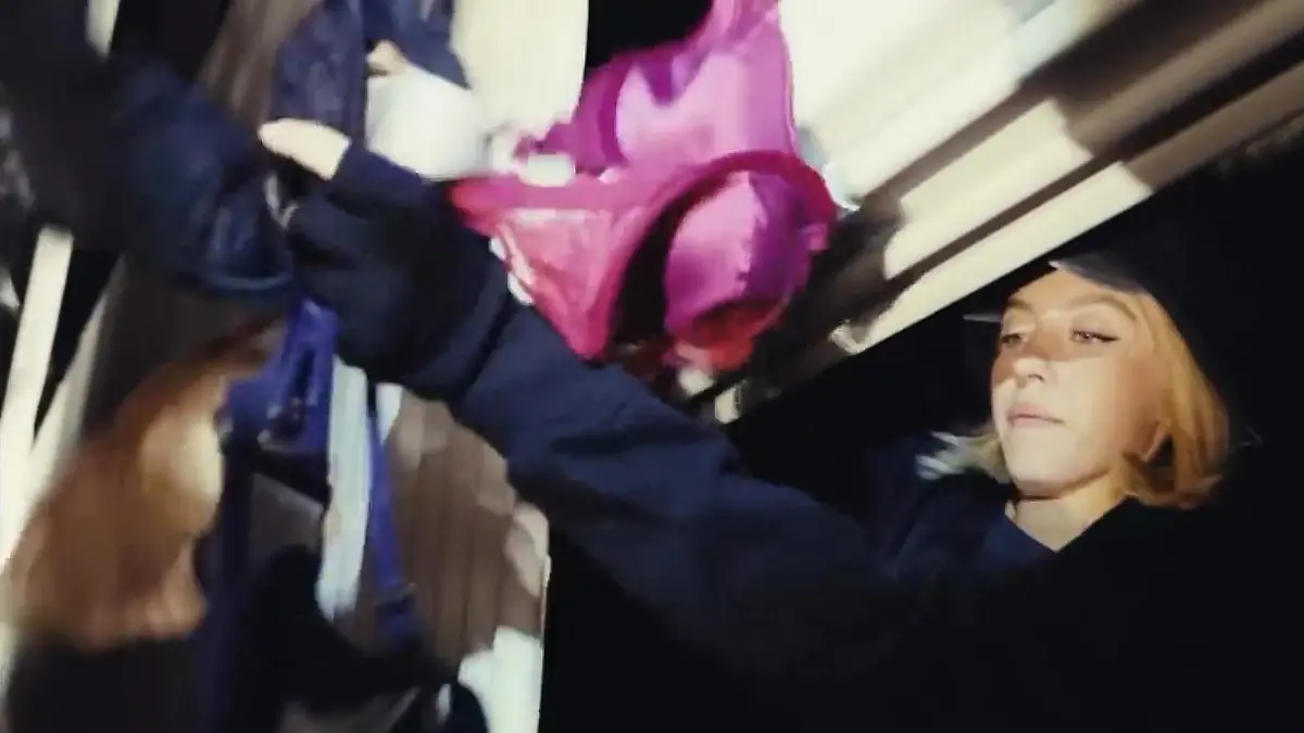 Sexy Nacht-Aktion! Sydney Sweeney schmeißt mit ihren BHs um sich Weltstar begeht Hausfriedensbruch