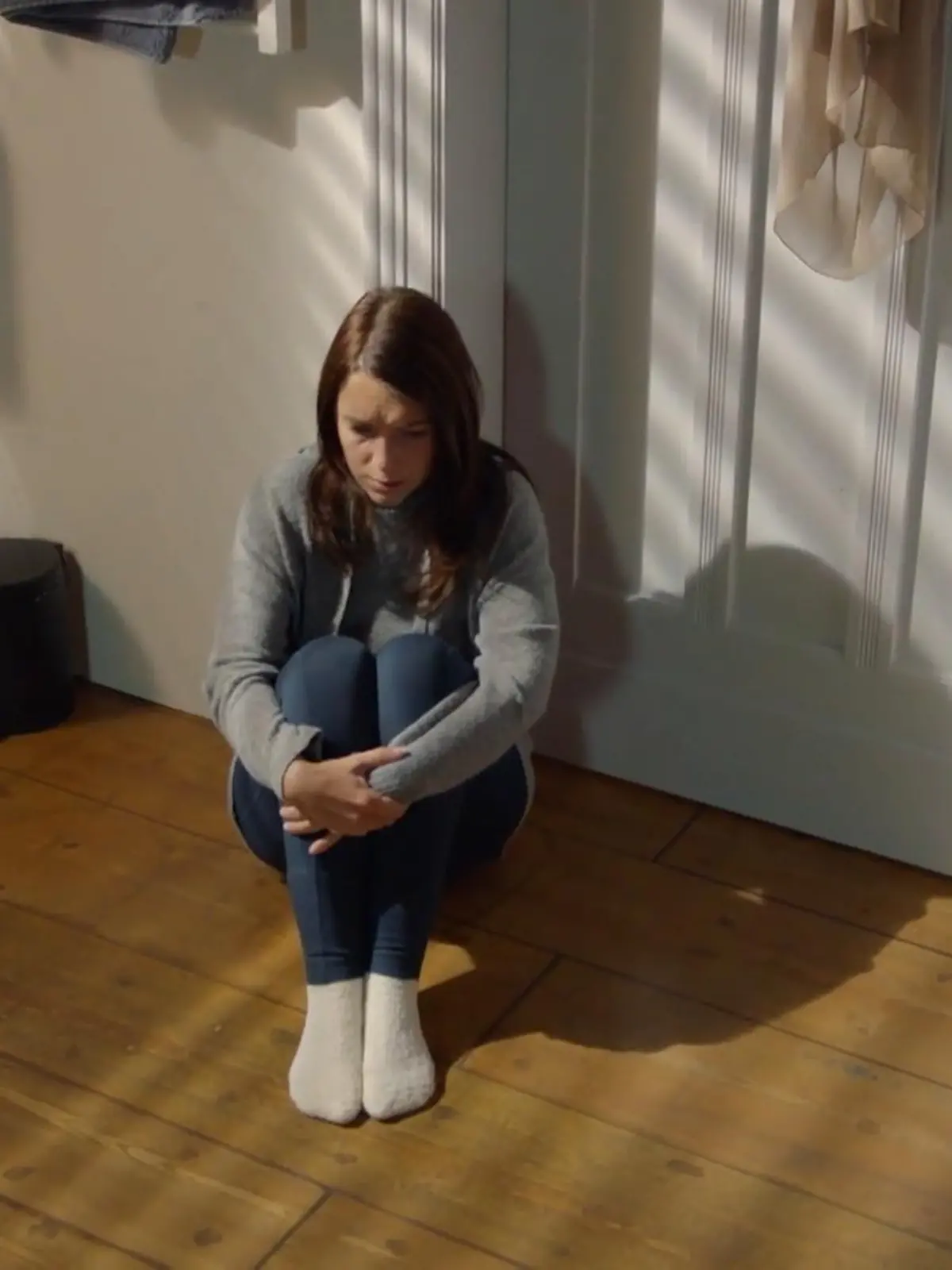 Bild zu: "Lilly leidet unter ihrem Rückfall"