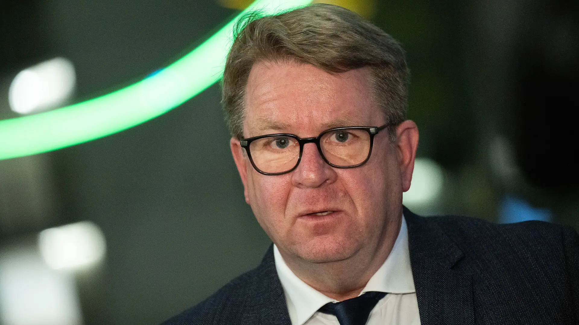 Der CDU-Bundestagsabgeordnete Carsten Müller sorgt mit einem Facebook-Post über einen Bettler für Aufsehen.
