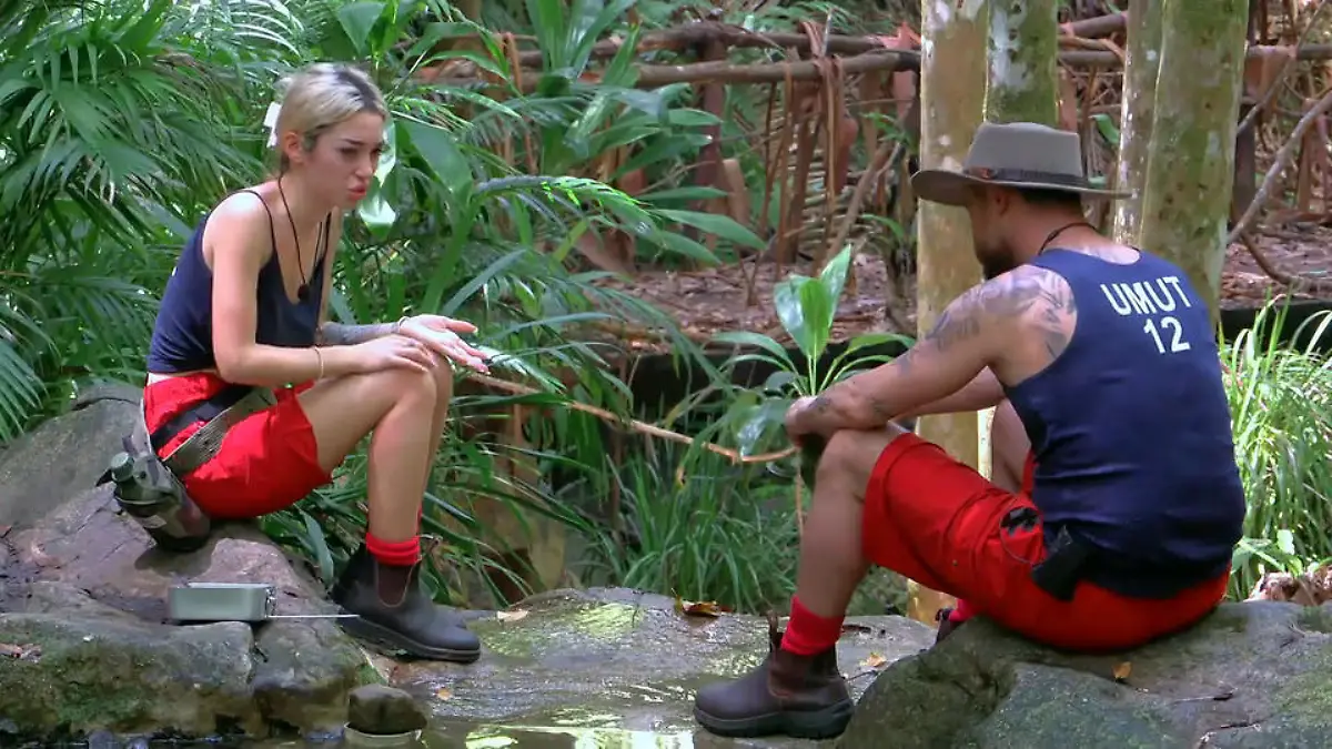 Zwei Versionen, eine Wahrheit: Wollte Ariel wirklich die Romanze pushen? Alles nur Show?