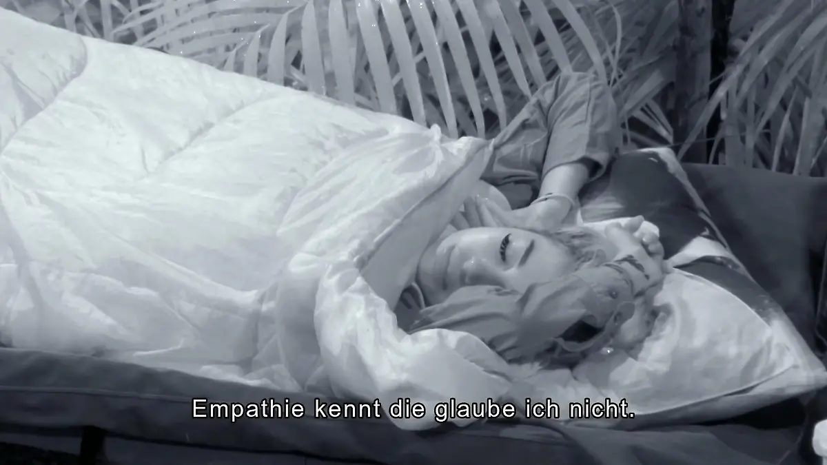 Schlafmangel, Hunger, Gift: Selbst im Schlaf wird gegen Ariel gehetzt Im Camp wird's eklig!