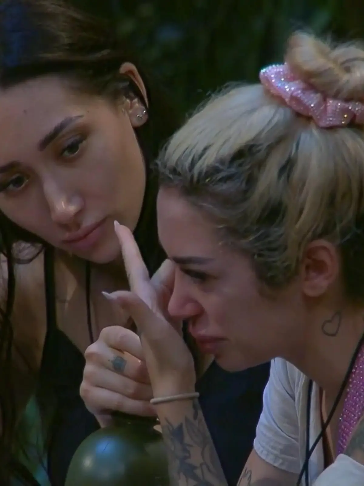 Bild zu: "Ariel erzählt von gestorbenem Vater - Samira kommen die Tränen"