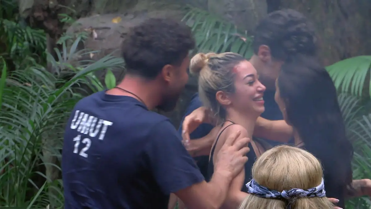 Camp in Ekstase: Die Zeit von Reis und Bohnen ist vorbei! Essen! Endlich!