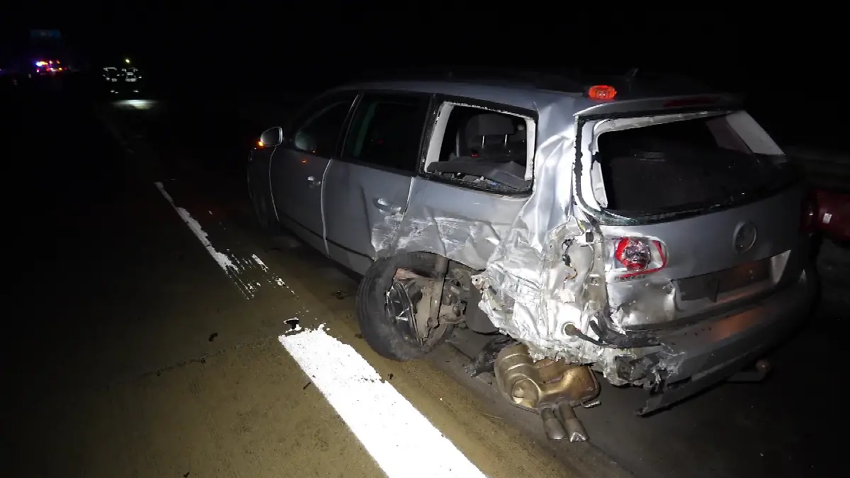Das andere Fahrzeug ist nach dem Aufprall nicht mehr fahrtüchtig.