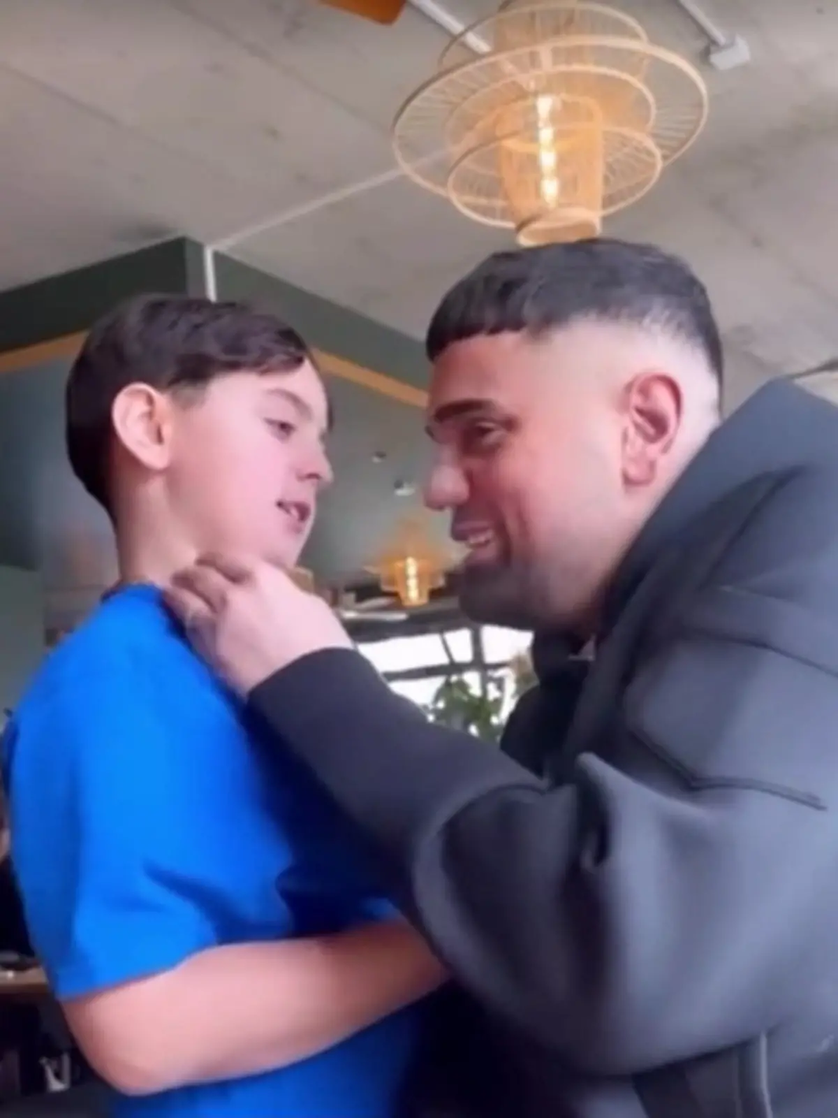 In seinem Instagram-Beitrag zeigt sich der Rapper Haftbefehl mit neuer Nase nach seiner OP.