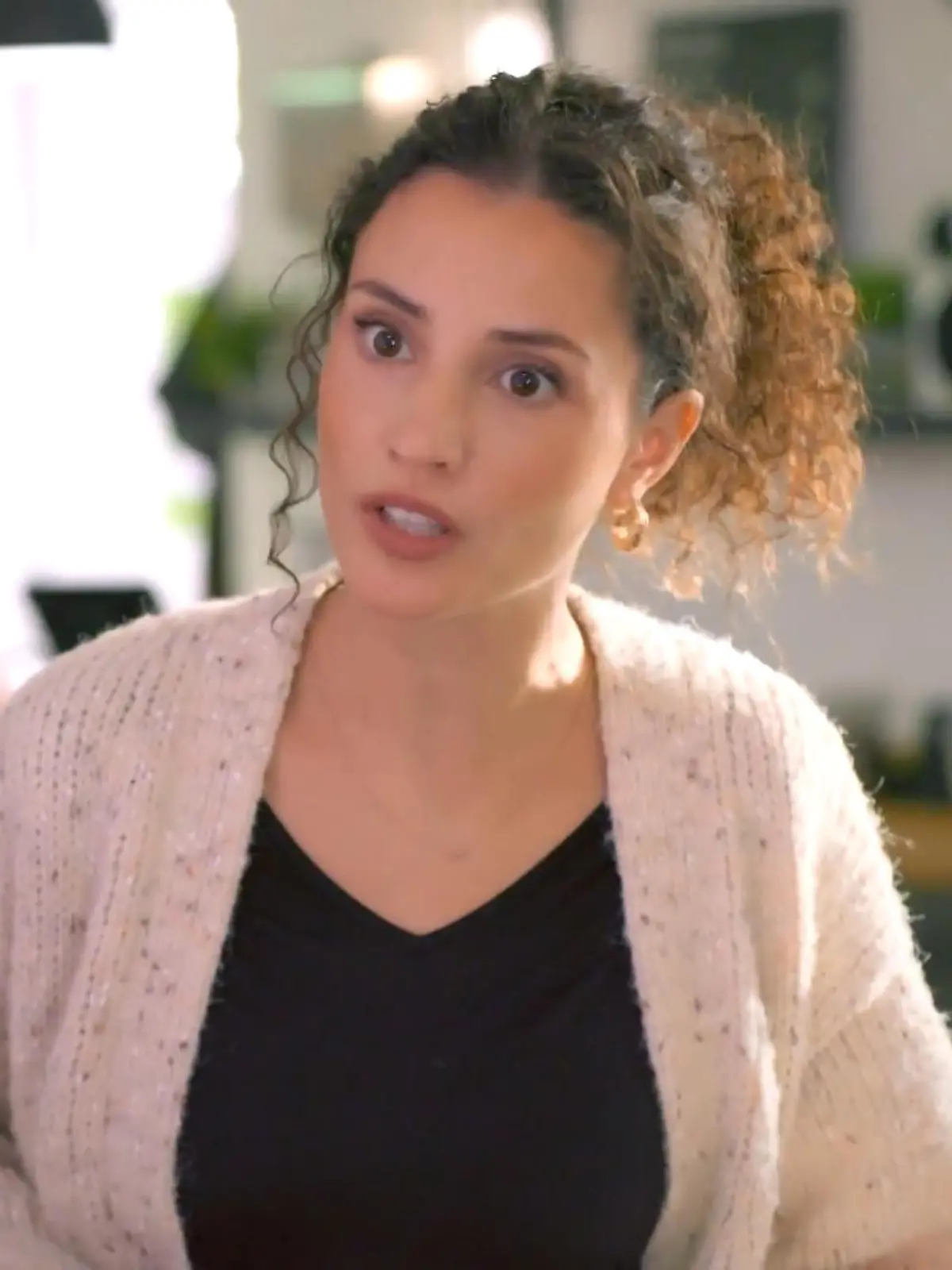 Unter uns: Naomi gerät mit Stella aneinander