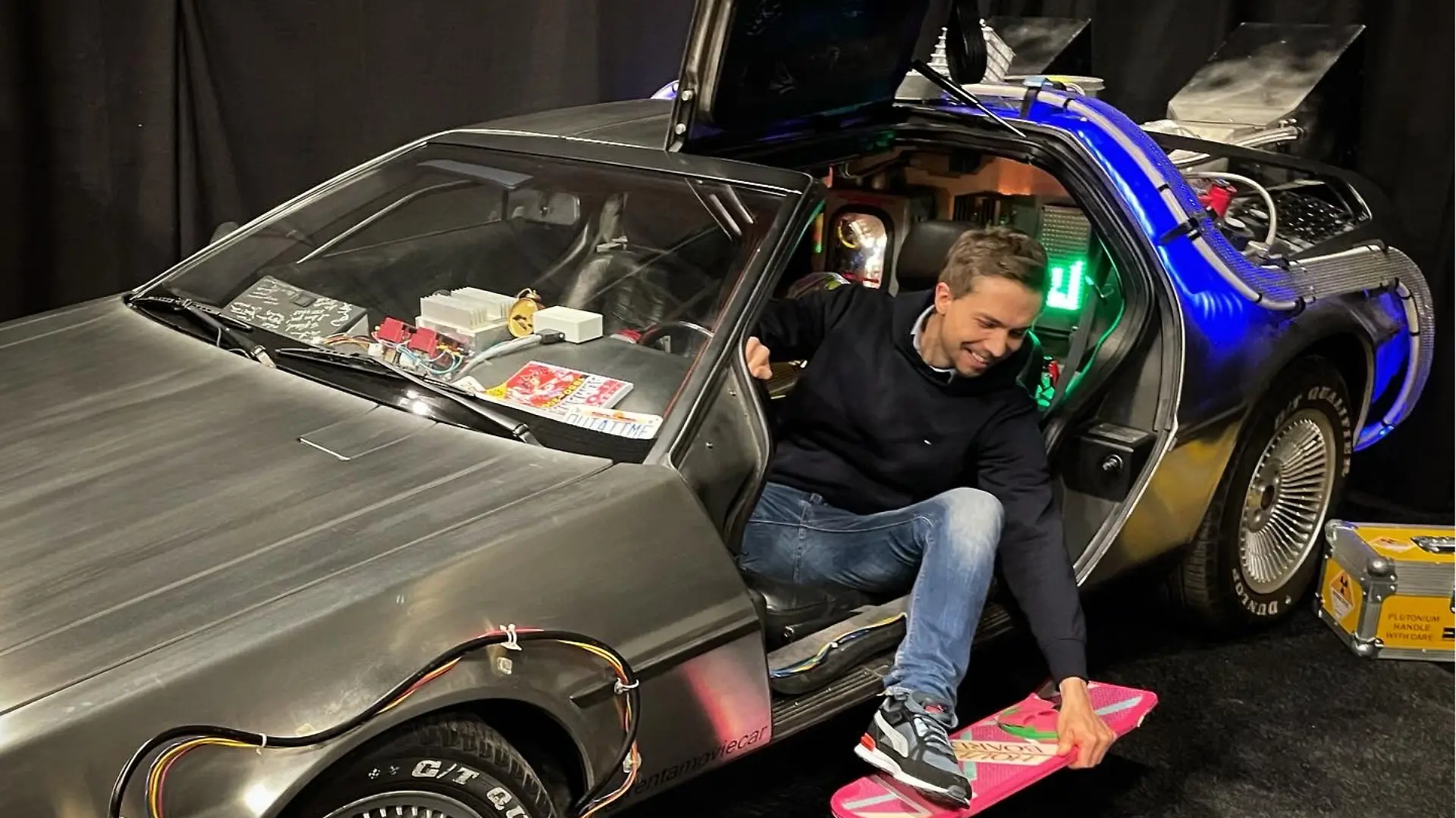 Christoph Hoffmann im DeLorean mit seinem Hoverboard