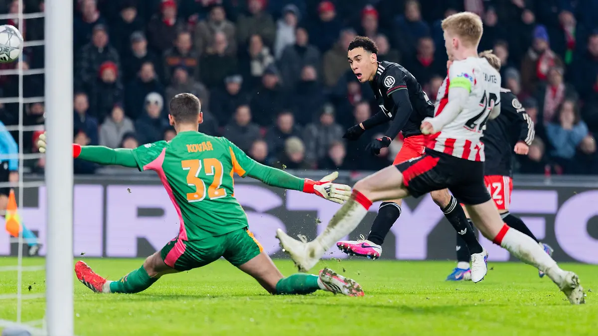 Nur-Bayern-direkt-im-Achtelfinale-BVB-und-Bayer-in-Playoffs