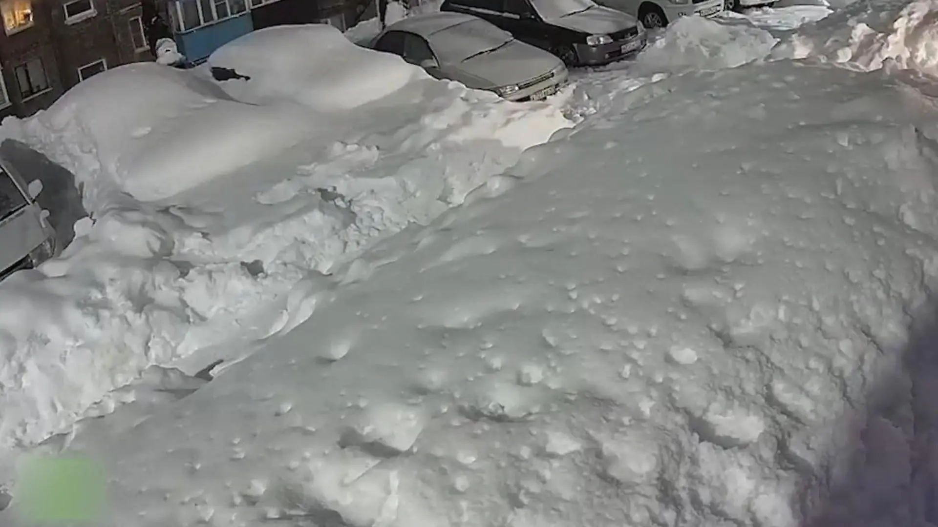 Unwetter-Wahnsinn hält an! Schneechaos verschluckt Ort seit Wochen Extremer Wintereinbruch