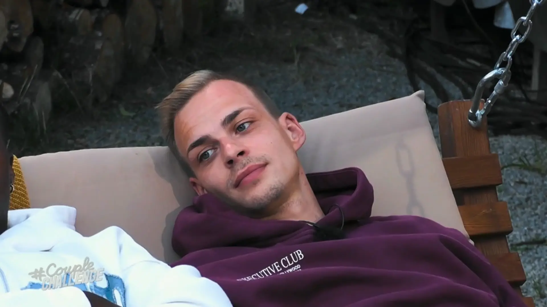 Die Frage, ob Hendrik Sophies Hund sei, hat den „#CoupleChallenge”-Kandidaten schwer beleidigt. Laut dem Reality-Star habe ihm Ariel aberkannt, dass er ein Mann ist.
