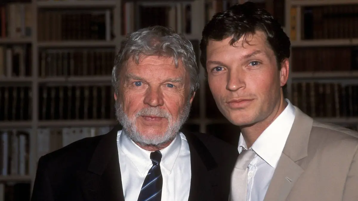 Schauspieler Hardy Krüger (li.) mit Sohn Hardy Krüger Junior anlässlich einer Ordensverleihung in Berlin