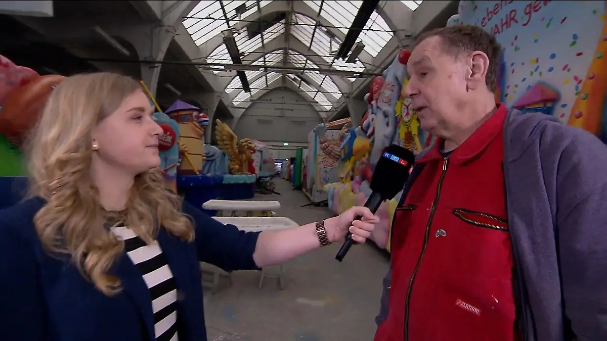 Wagenbauer Tilly in Russland angeklagt Interview mit Düsseldorfer Karnevalisten