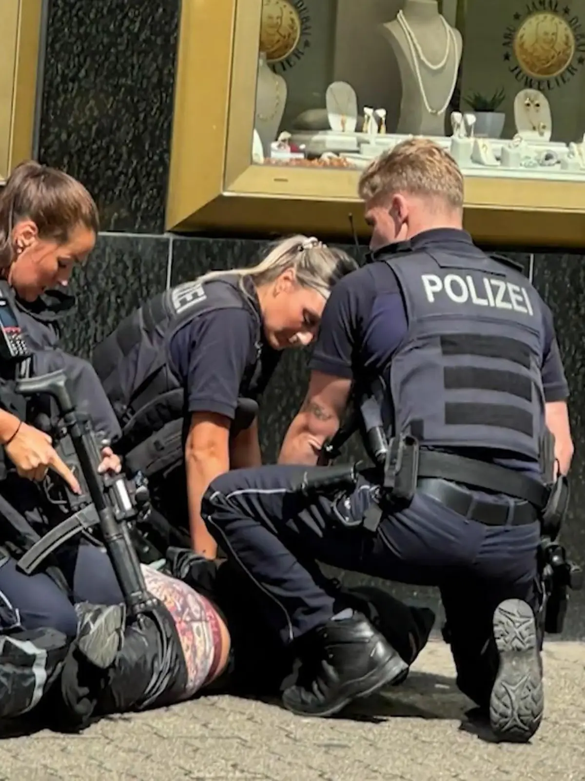 Bild zu: "Prozess nach Überfall auf Juwelierladen"