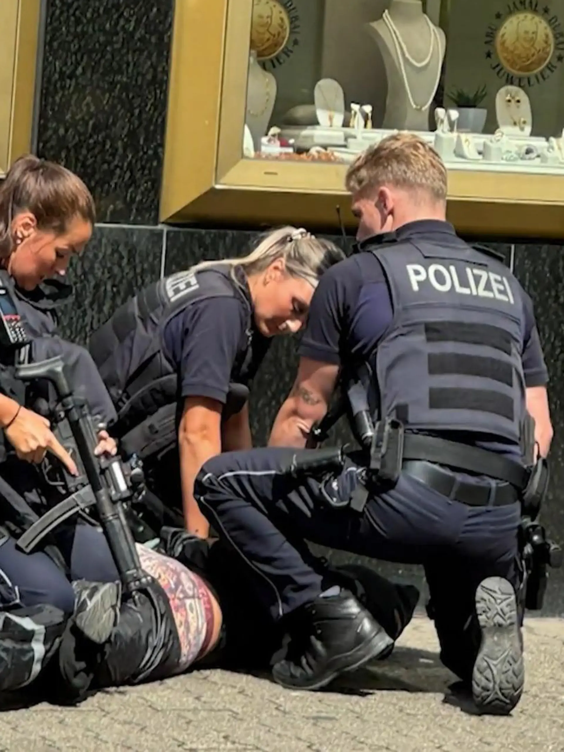 Bild zu: "Prozess nach Überfall auf Juwelierladen"