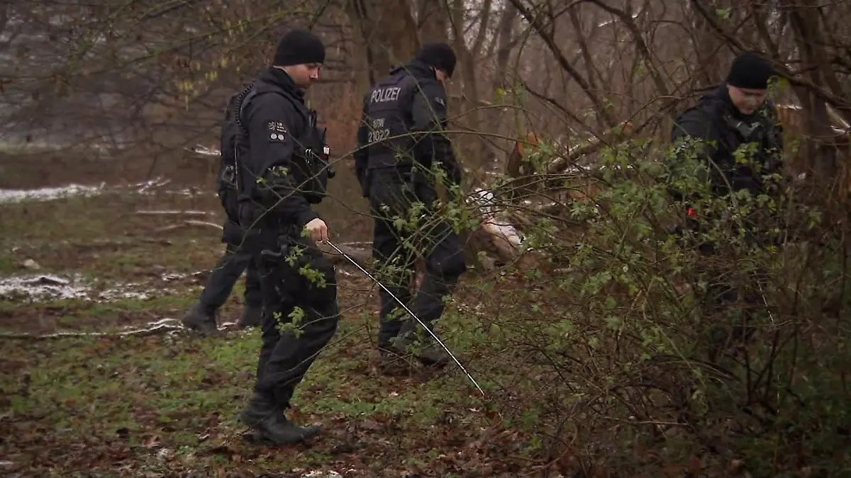 Spaziergänger findet Leiche von totem 14-Jährigen Mordkommission ermittelt