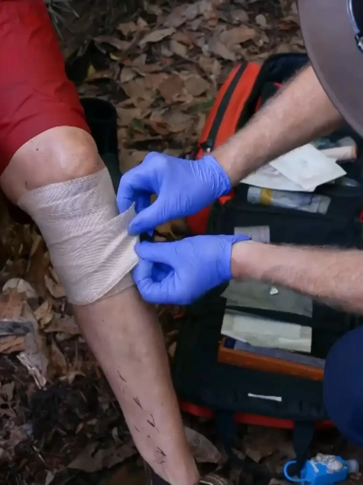 Bild zu: "Nicole Belstler-Boettcher stürzt auf der Dschungelcamp-Brücke"