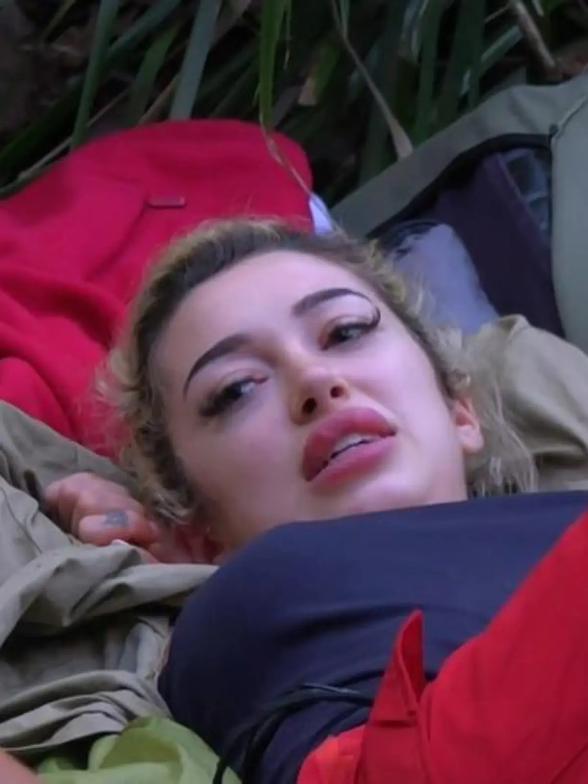 Ariel und Eva sprechen sich aus