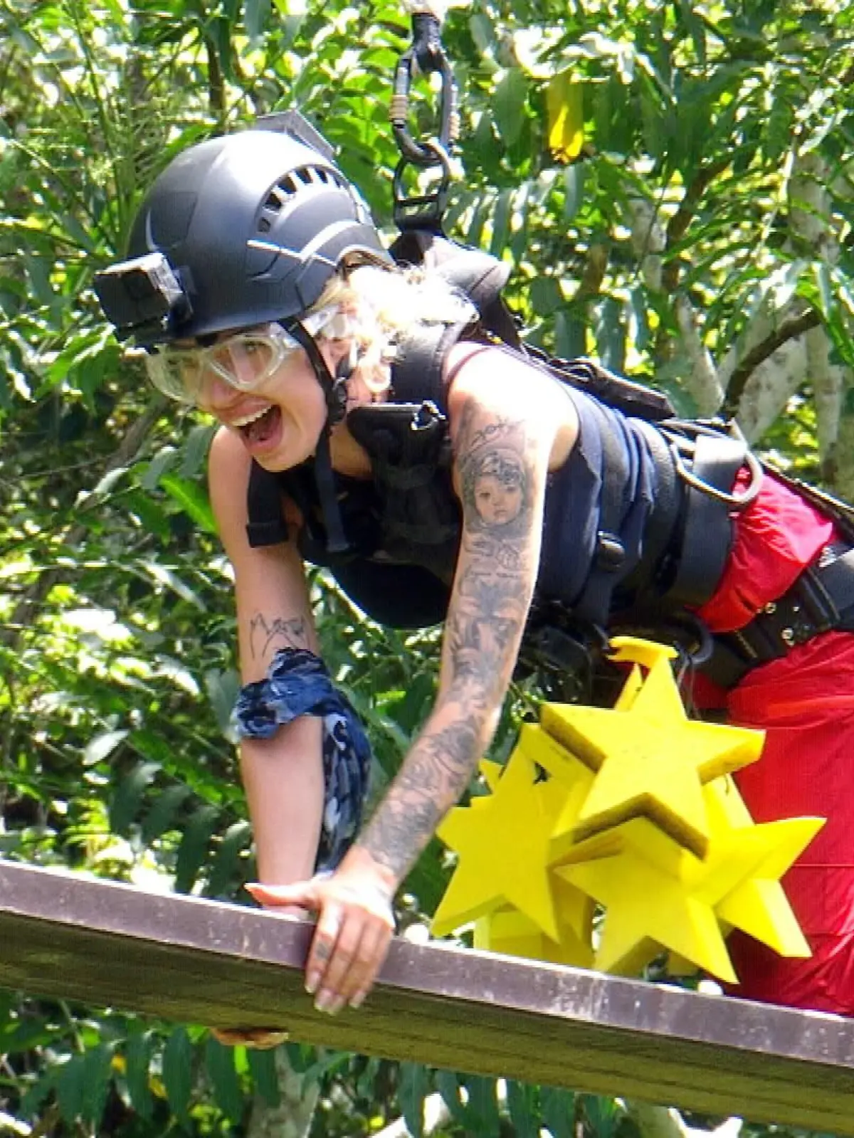 Bild zu: "„Ganz tolle Leistung!” Ariel feiert endlich einen Prüfungs-Erfolg"