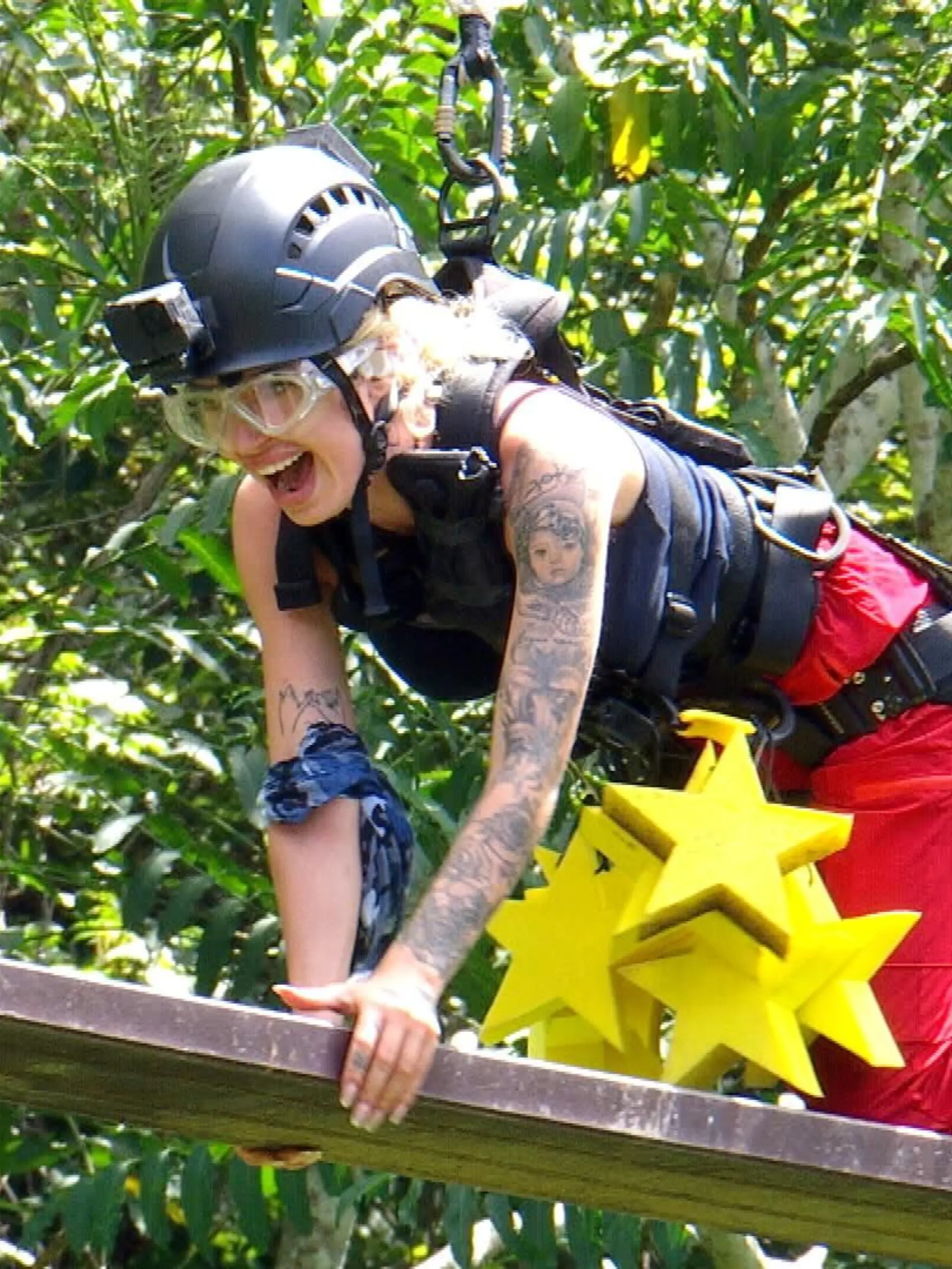 Bild zu: "„Ganz tolle Leistung!” Ariel feiert endlich einen Prüfungs-Erfolg"