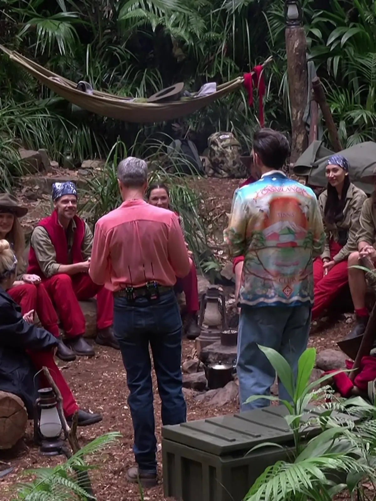 Bild zu: "Keine Pause für Ariel! Mit IHM muss sie an Tag 8 in die Dschungelprüfung"