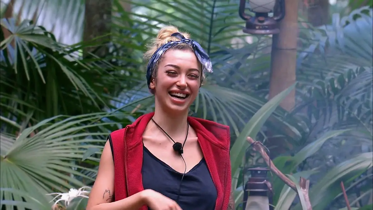 Stolz und Jubel für 9-Sterne-Ariel - Camper völlig überrascht Zurück im Camp