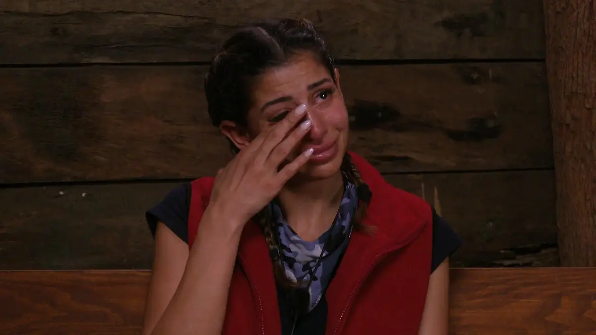 „Mein Fels in der Brandung!" Eva Benetatou wird bei IHR ganz emotional Tränen im Dschungelcamp